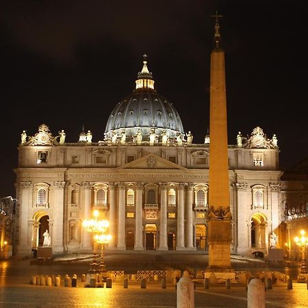 Elegant apartment near the Vatican&Piazza Navona Roma Esterno foto